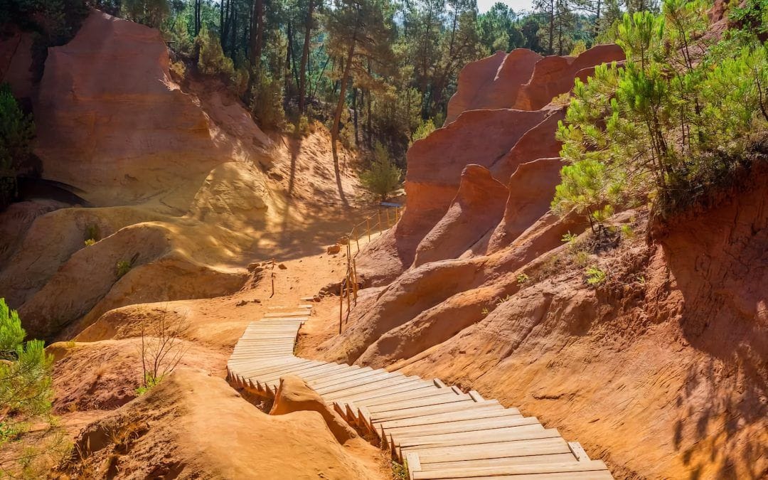 Le Sentier des Ocres à Roussillon, le colorado provençal de RUSTREL : Une Palette de Couleurs en Provence