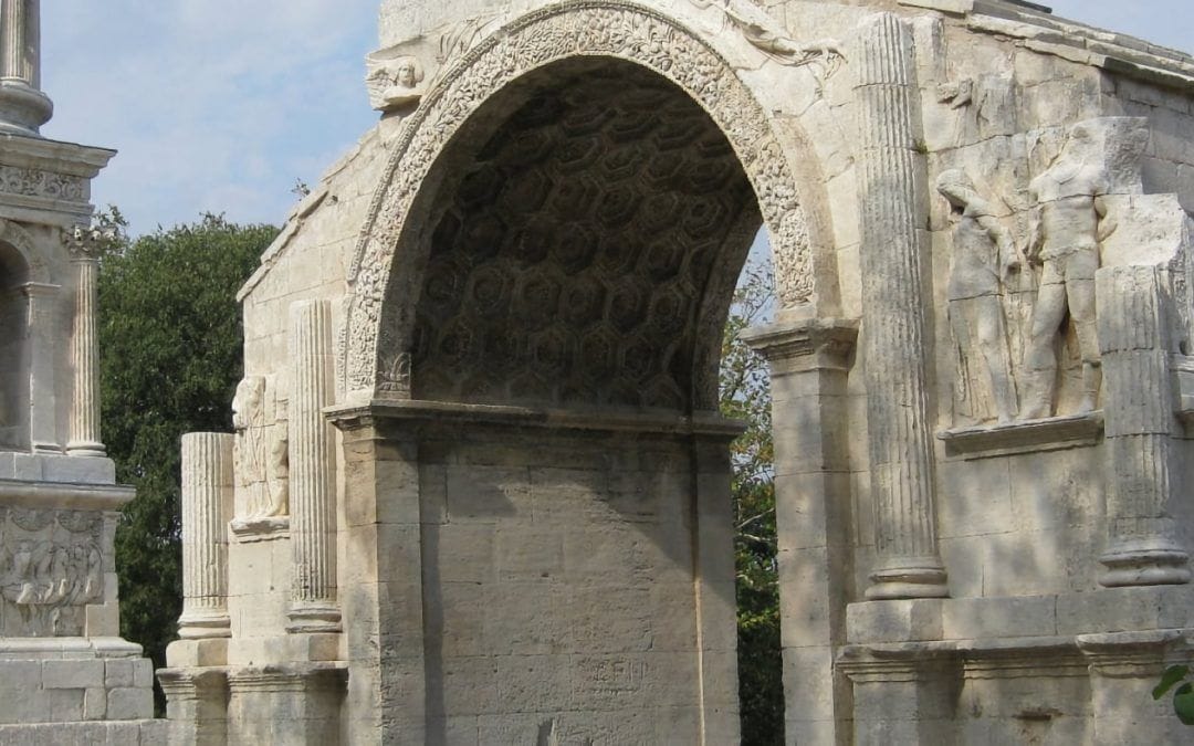 Les Alpilles et Saint-Rémy-de-Provence : Vestiges d’une Splendeur Passée
